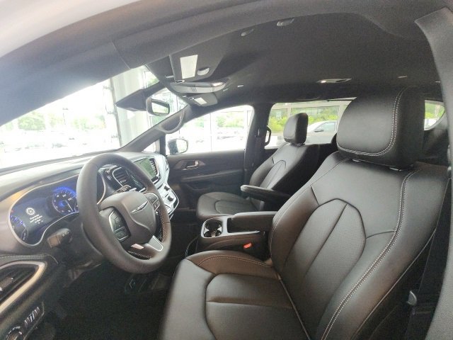 New 2026 Chrysler Pacifica Select image 33
