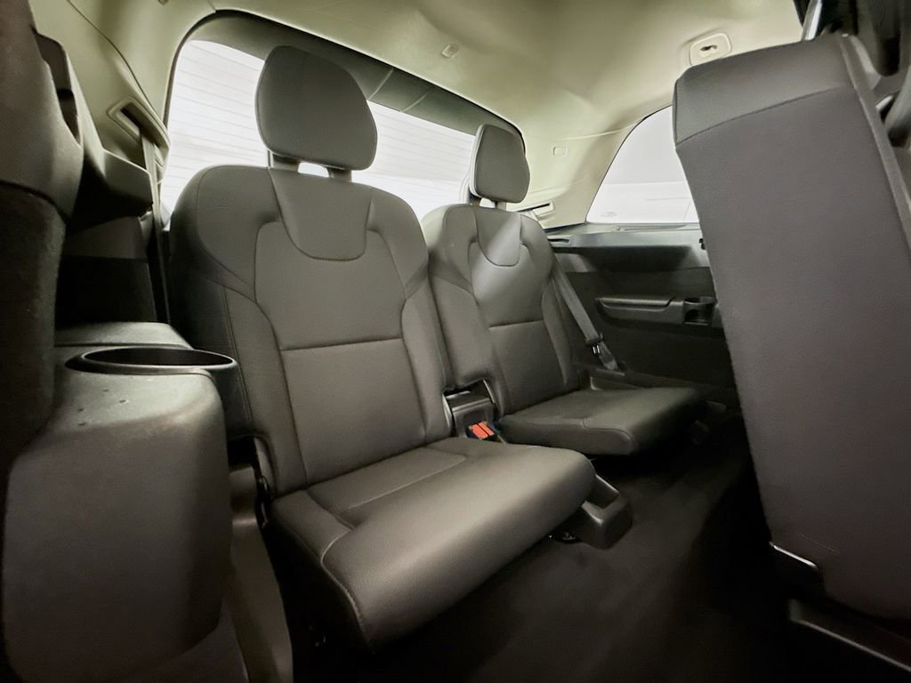 Certified 2025 Volvo XC90 B6 Plus image 28