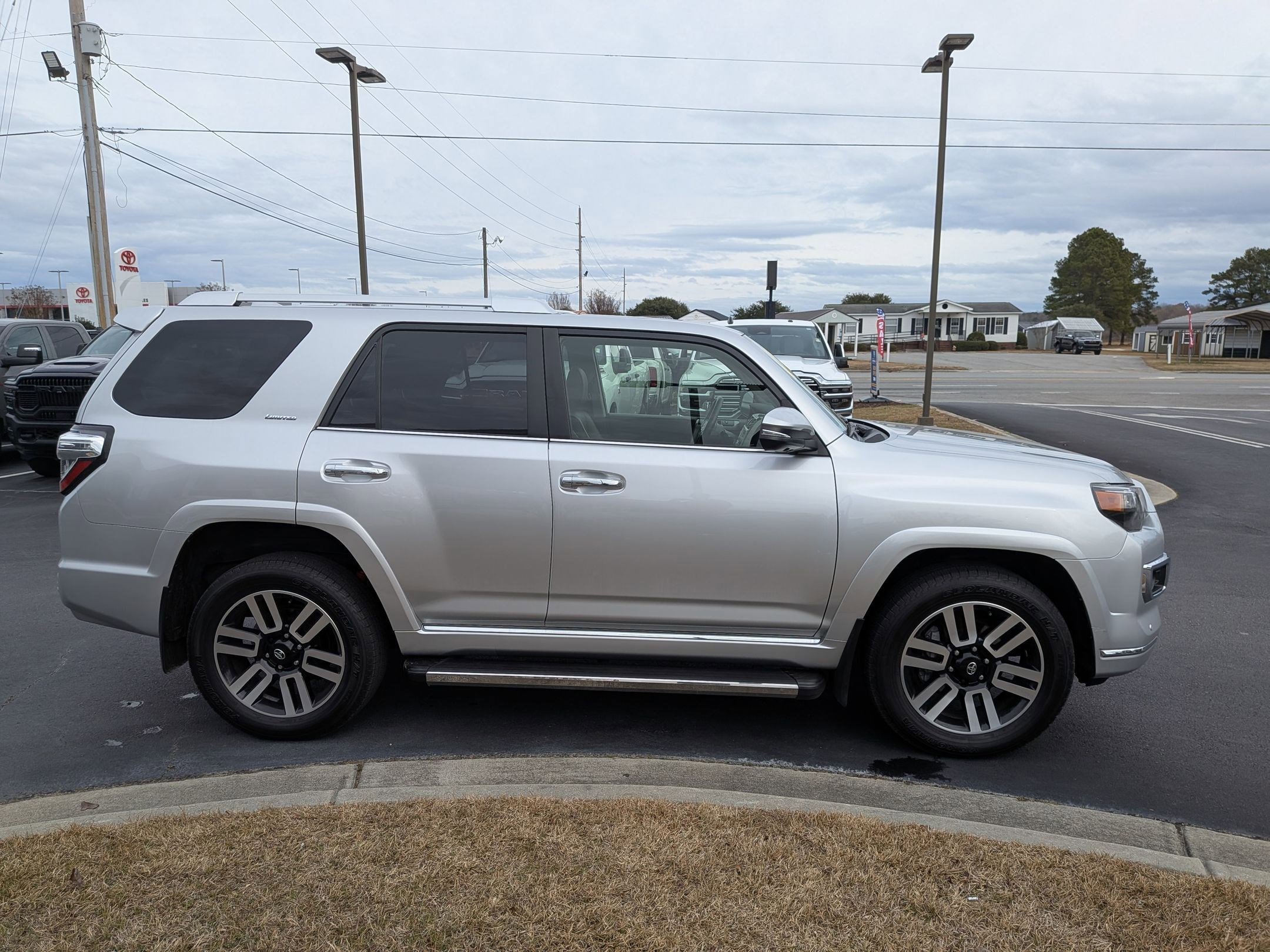 Used 2022 Toyota 4Runner Limited image 4