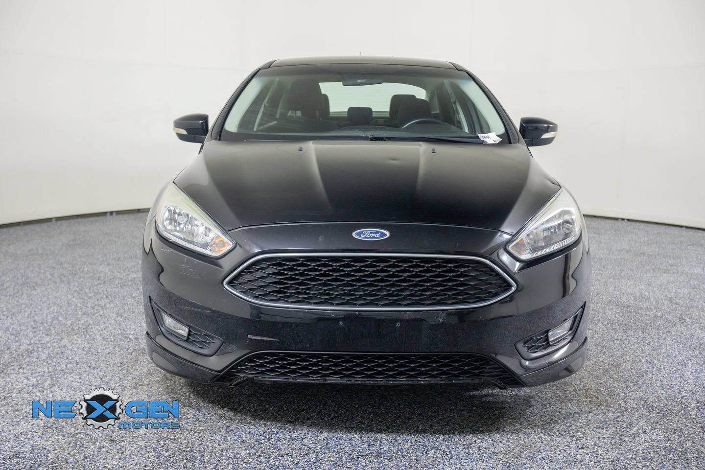 Used 2017 Ford Focus SE w/ SE Sport Package FWD image 2