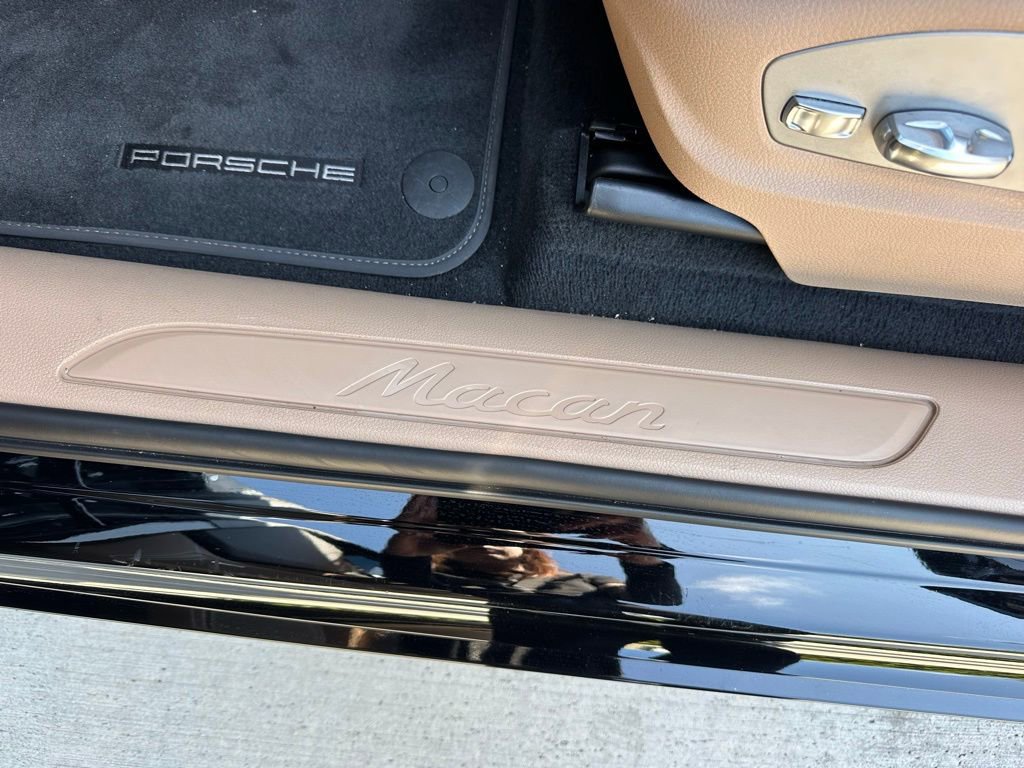 Certified 2024 Porsche Macan image 23
