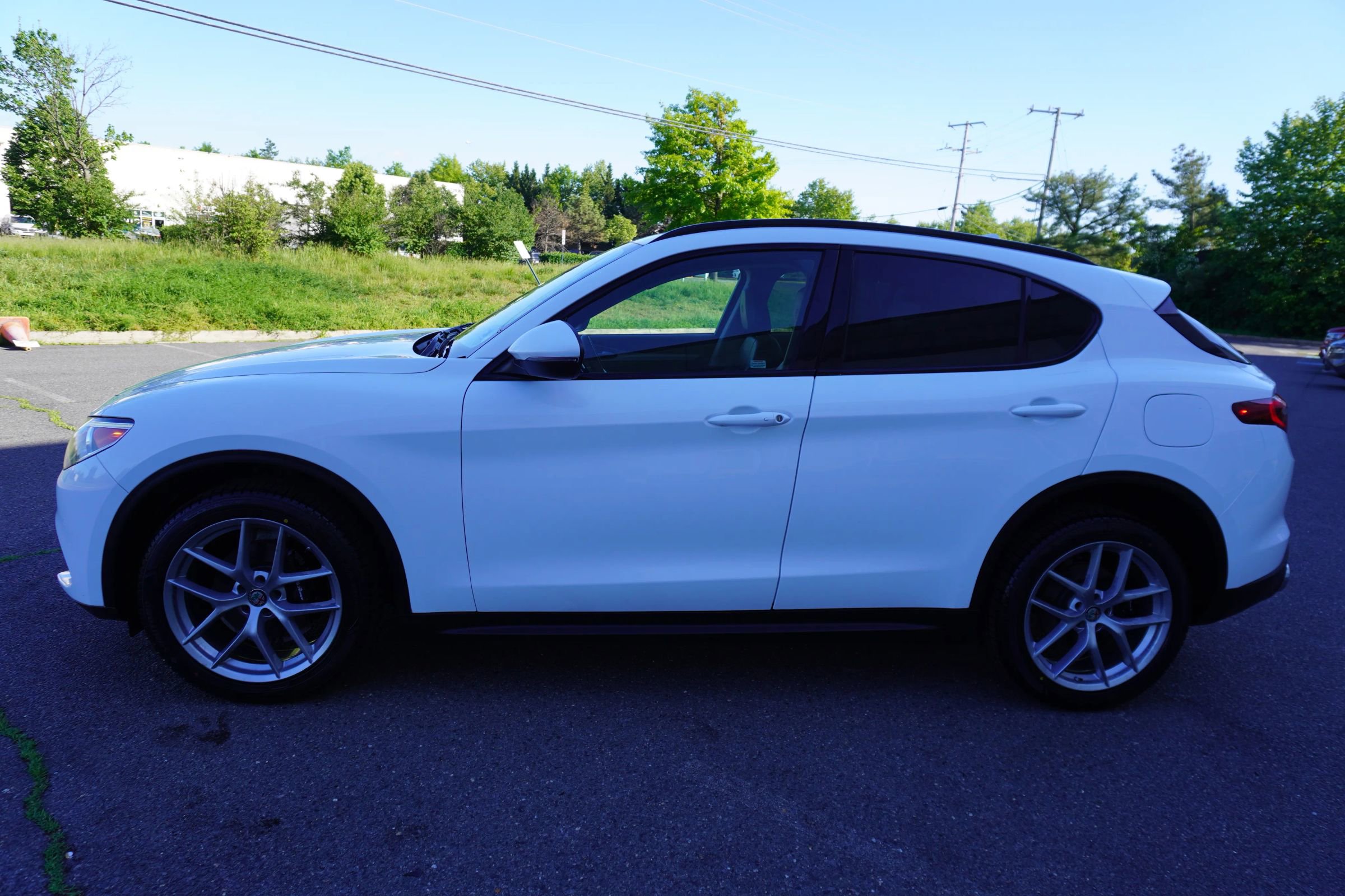 Used 2018 Alfa Romeo Stelvio Sport w/ Quick Order Package 22J Sport AWD/4WD image 4