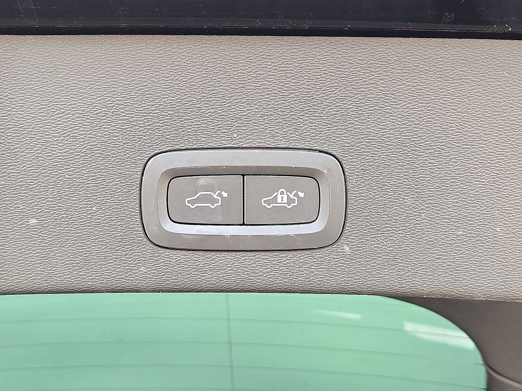 Used 2023 Volvo C40 P8 Recharge Ultimate image 16