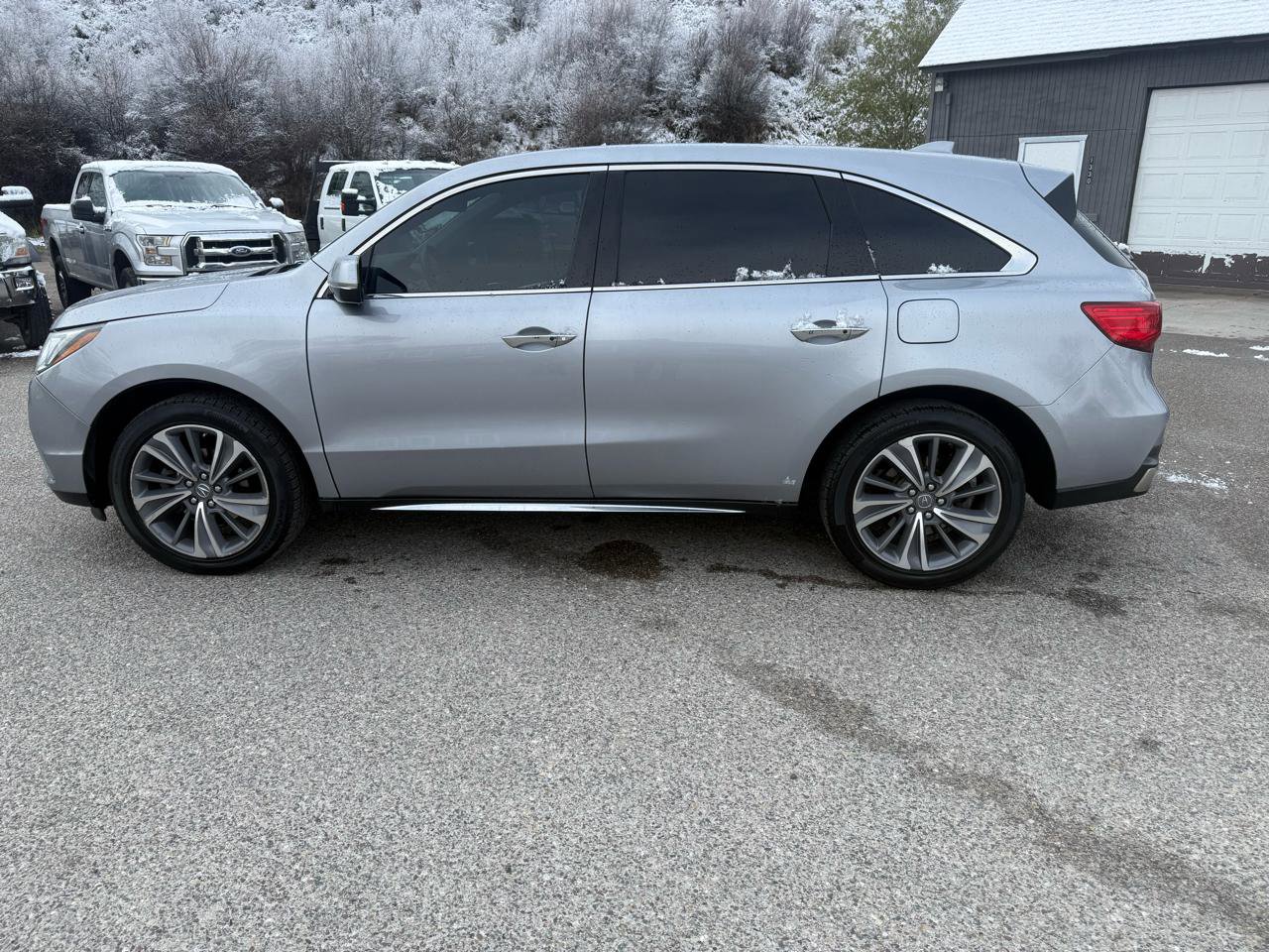 Used 2017 Acura MDX SH-AWD w/ Technology Package image 2