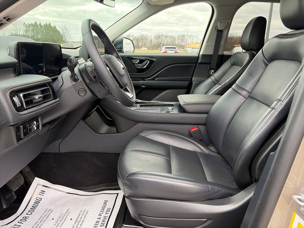 Used 2025 Lincoln Aviator AWD image 15