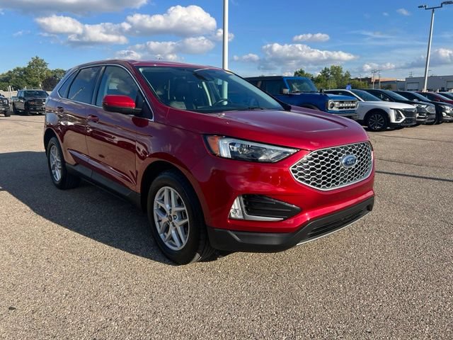 Certified 2024 Ford Edge SEL w/ Convenience Package AWD/4WD image 2