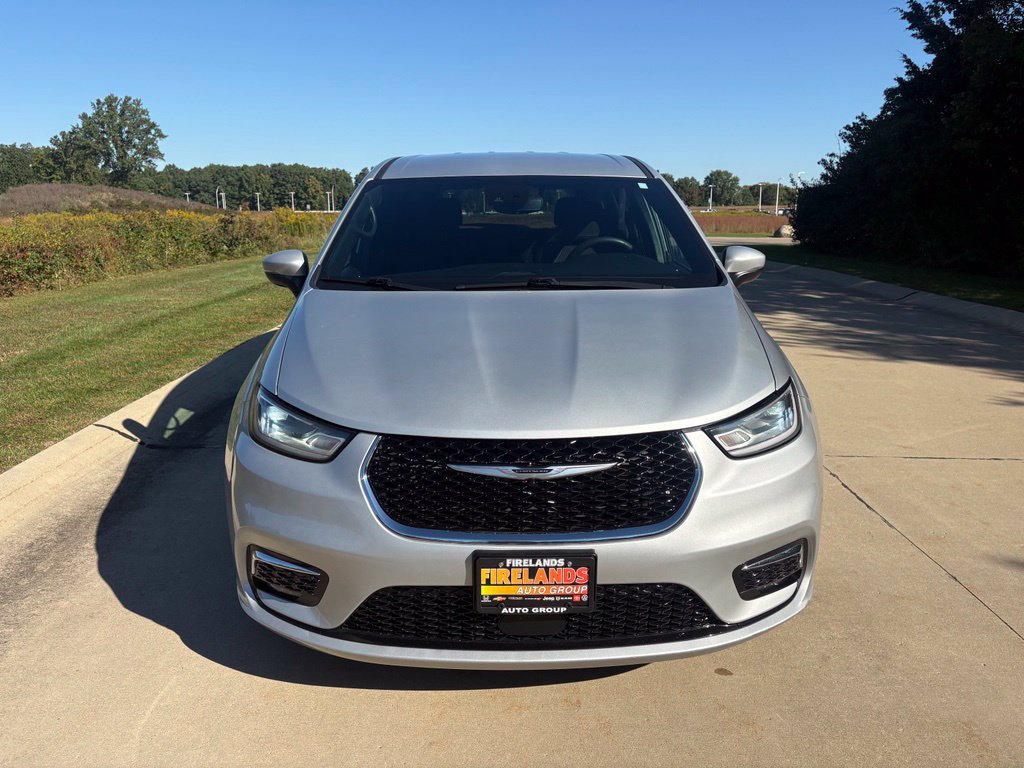 Used 2023 Chrysler Pacifica Touring FWD image 12