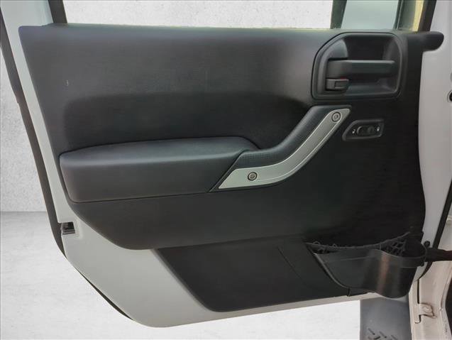 Used 2016 Jeep Wrangler Sahara w/ Connectivity Group image 7