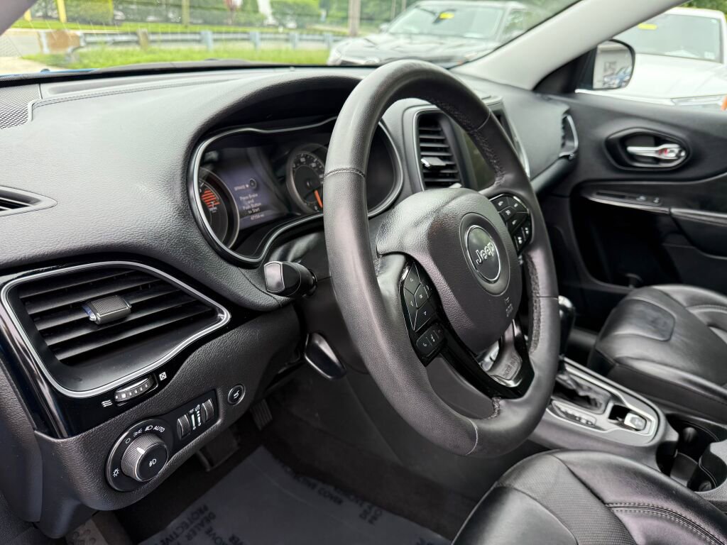 Used 2023 Jeep Cherokee Altitude Lux image 12