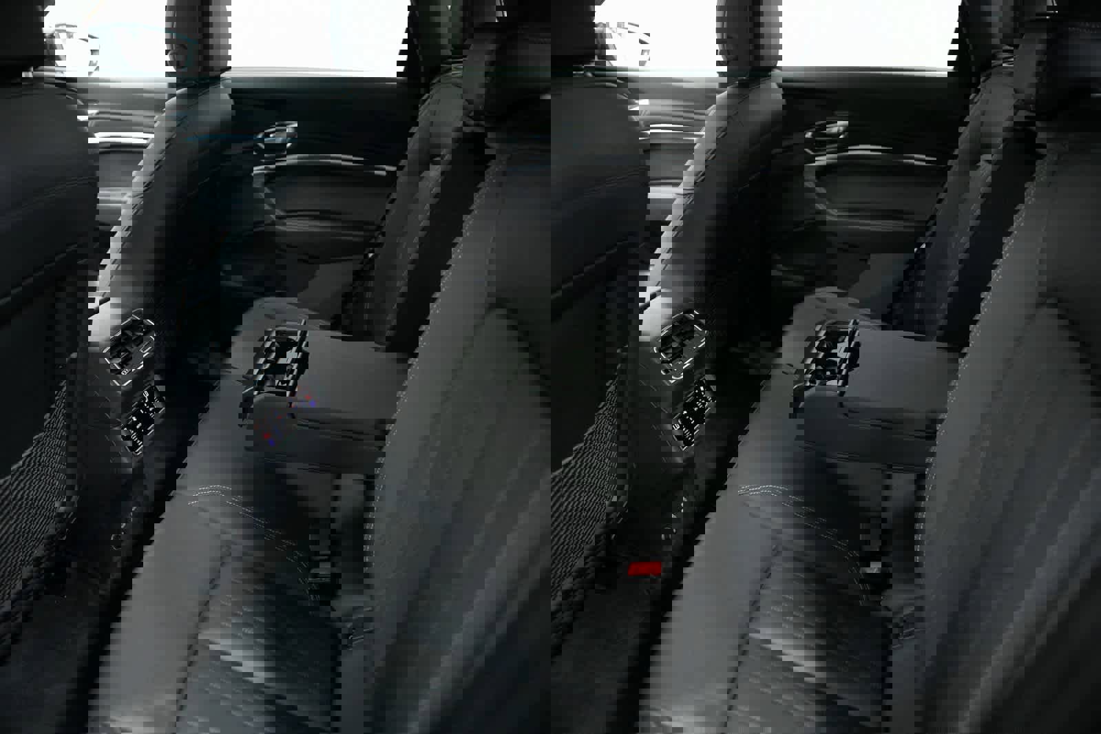 Used 2022 Audi e-tron Premium image 28