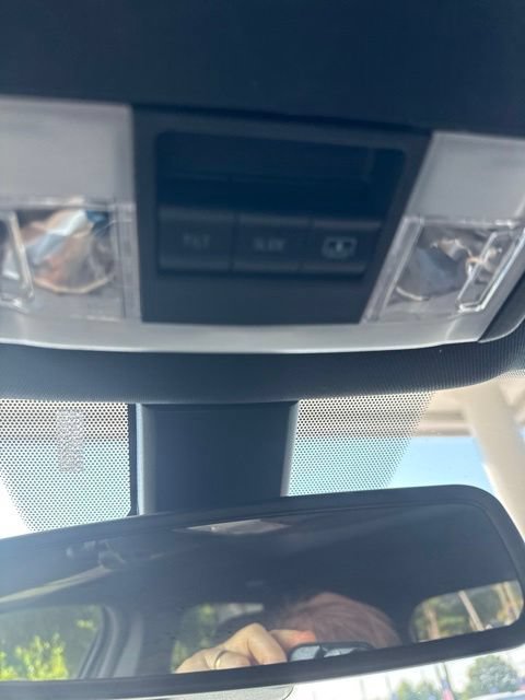 Used 2018 Ford Explorer XLT w/ Equipment Group 202A AWD/4WD image 18