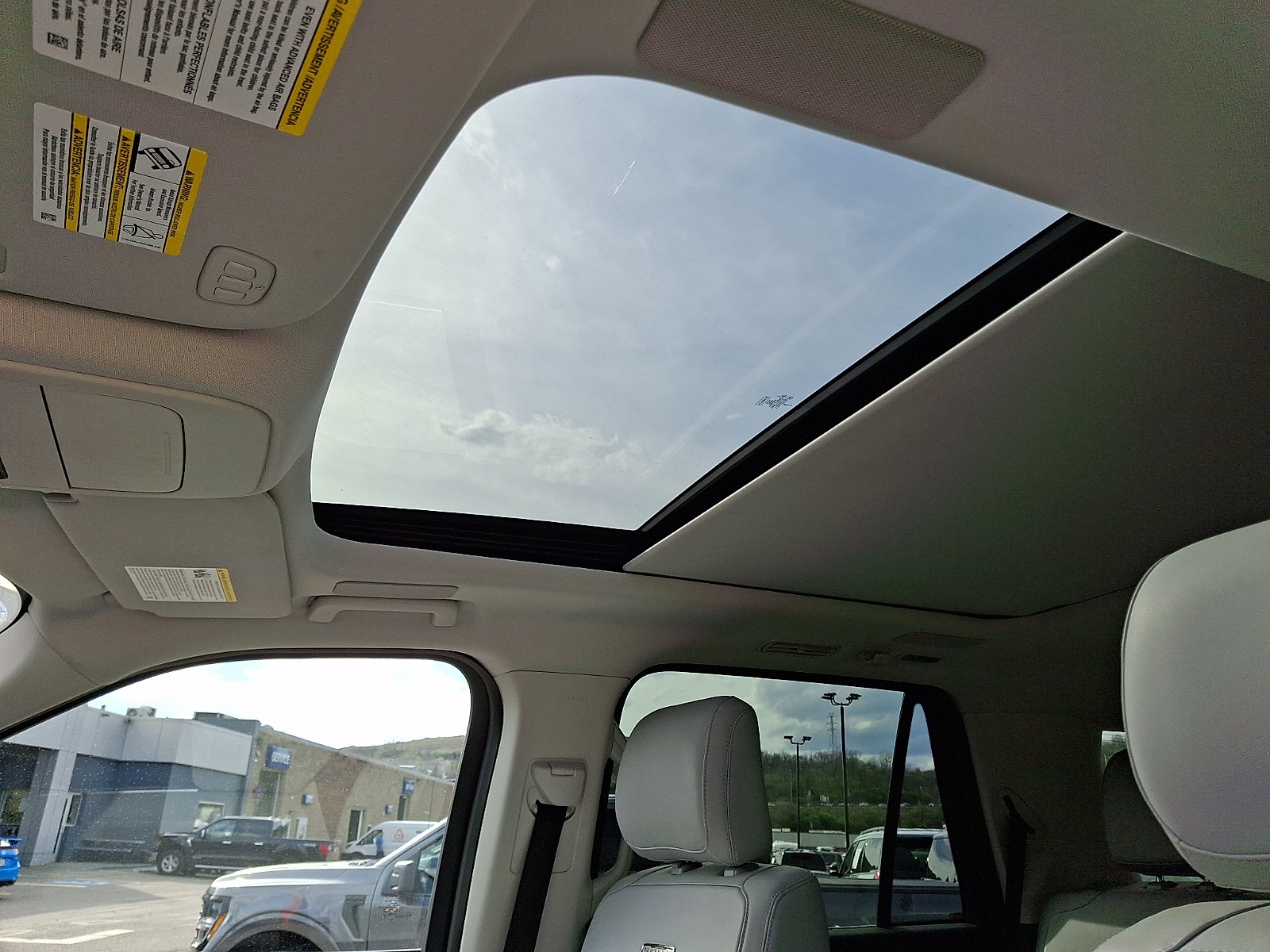 Used 2025 Ford Expedition Platinum w/ Driver's Package image 15