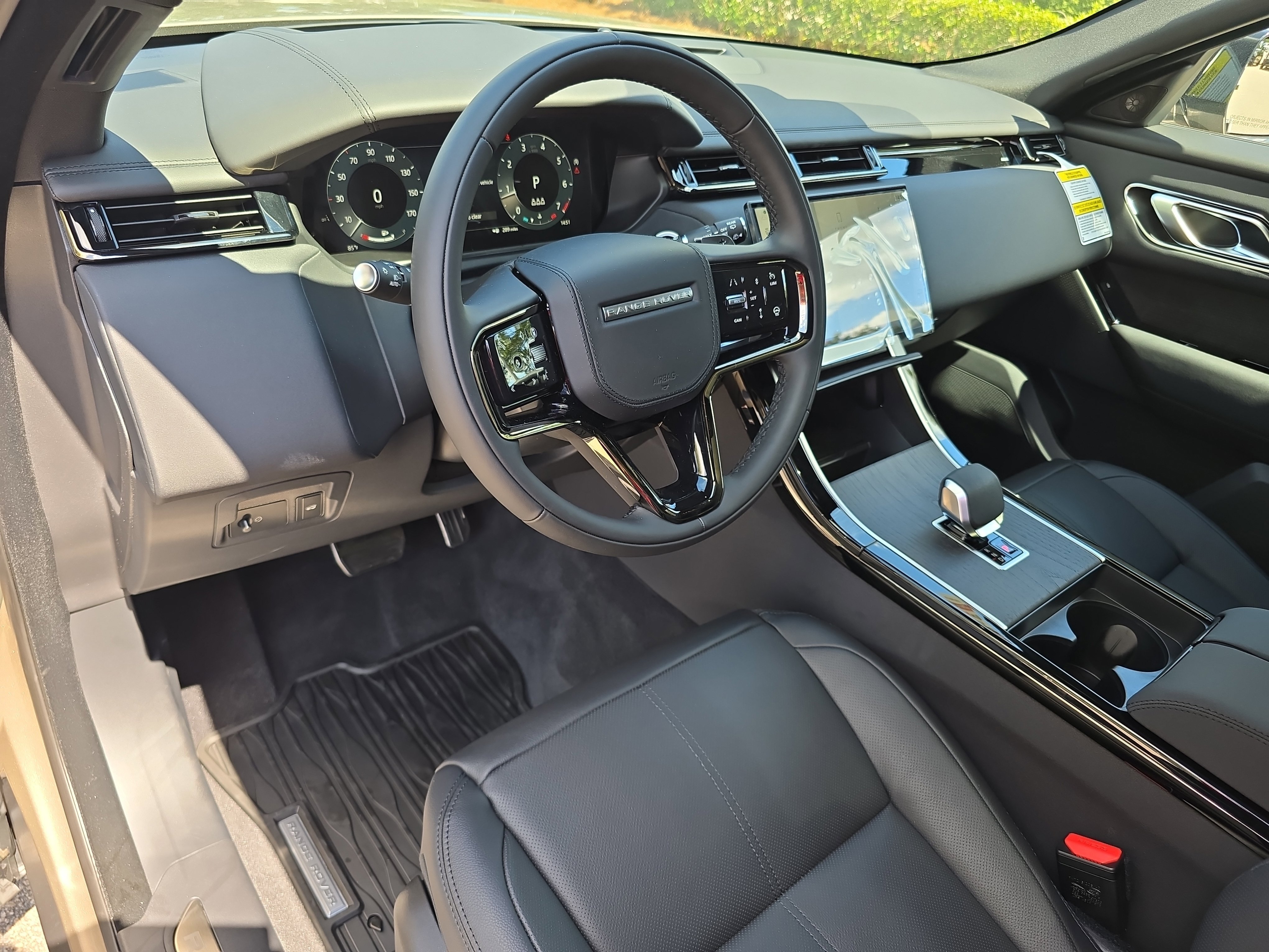 New 2026 Land Rover Range Rover Velar Dynamic SE image 16