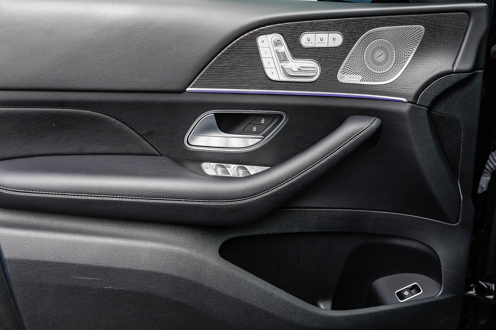 Used 2023 Mercedes-Benz GLS 450 4MATIC w/ AMG Line Exterior image 21