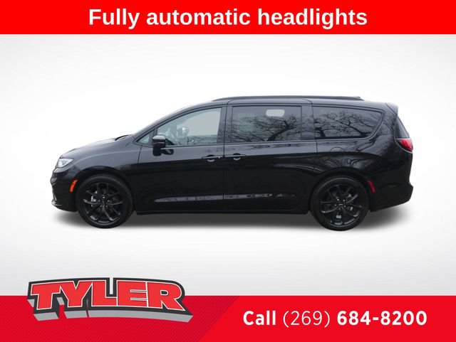 Used 2025 Chrysler Pacifica Limited FWD image 4