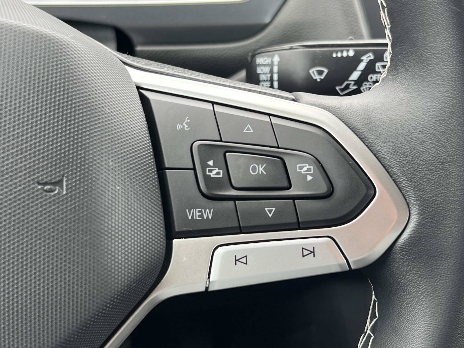 Certified 2023 Volkswagen Tiguan SE FWD image 10