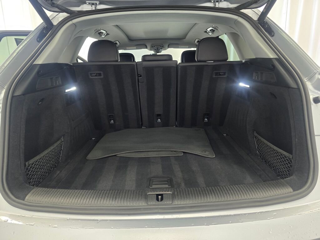 Used 2023 Audi Q5 2.0T Premium w/ Convenience Package image 11