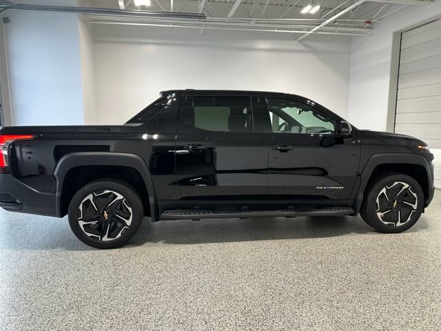 New 2026 Chevrolet Silverado EV LT w/ Premium Package image 32