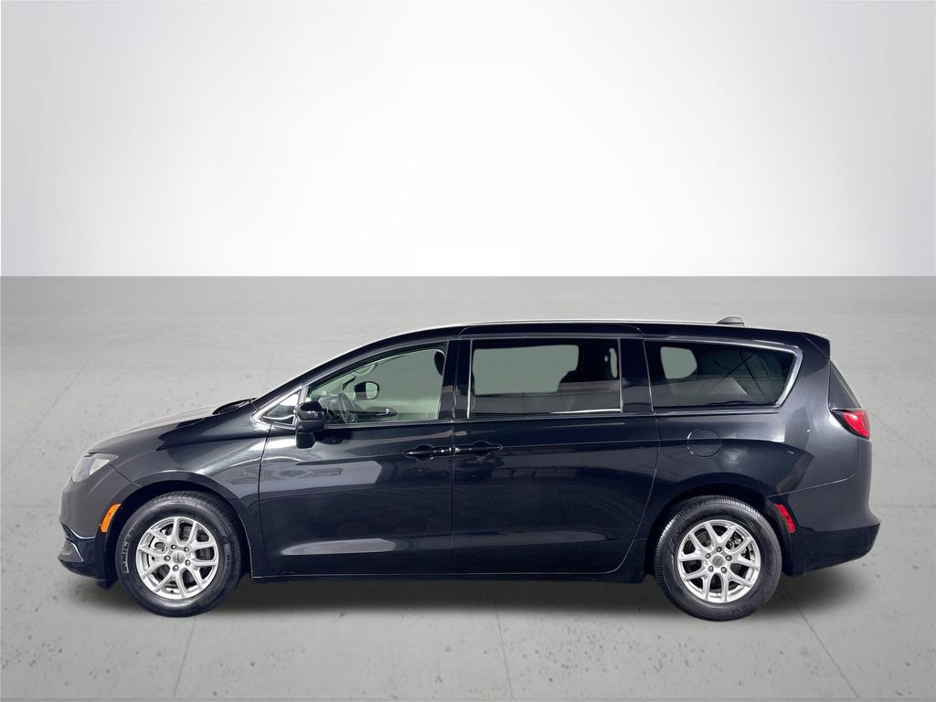 Used 2023 Chrysler Voyager LX FWD image 9