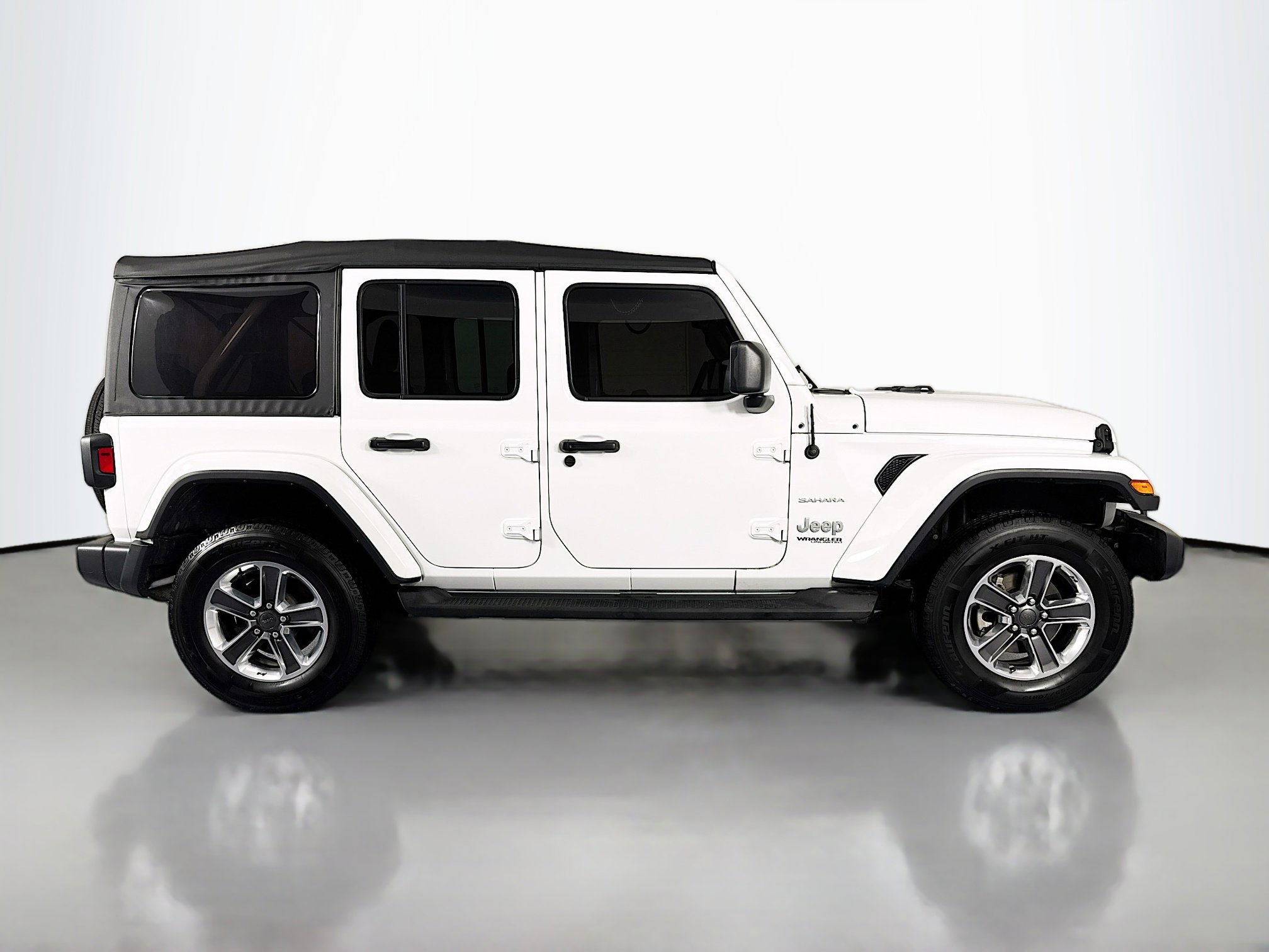 Used 2022 Jeep Wrangler Unlimited Sahara AWD/4WD image 4