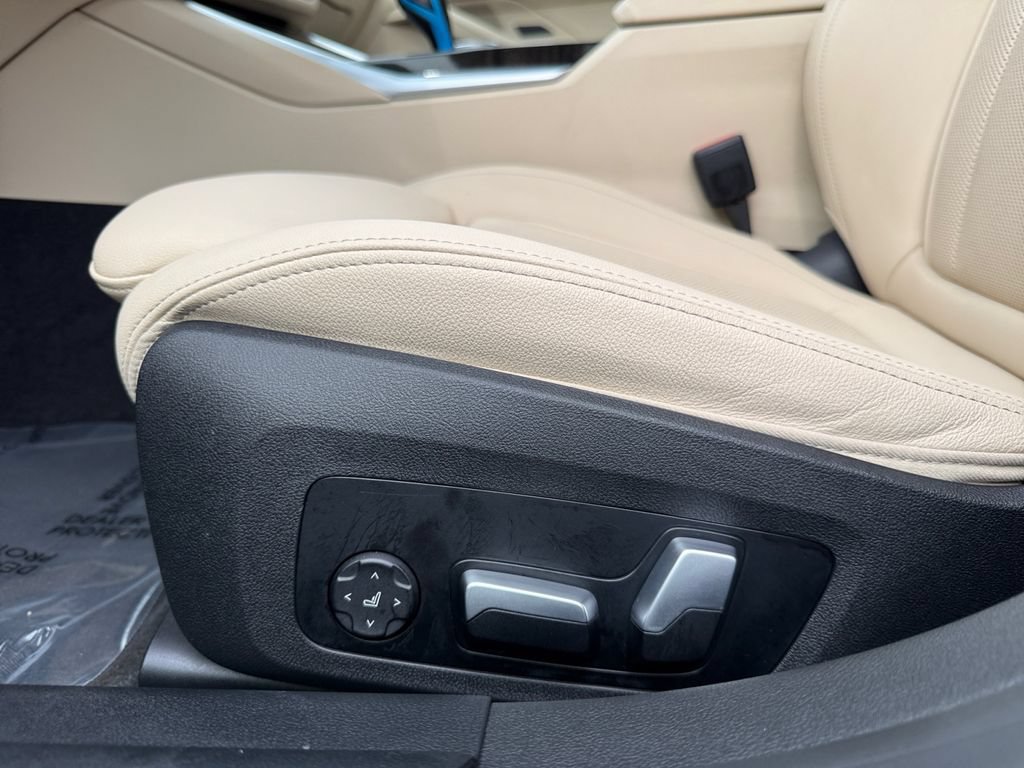 Used 2023 BMW i4 eDrive35 w/ Premium Package RWD image 10
