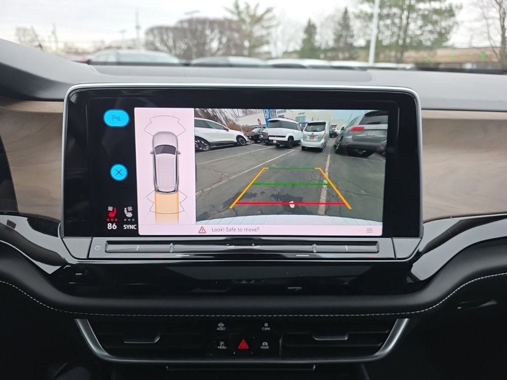 Used 2024 Volkswagen Atlas SE image 17