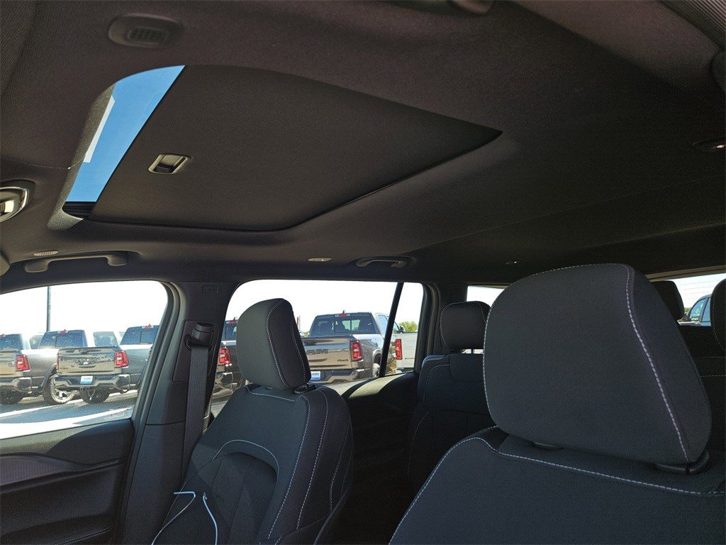 New 2025 Jeep Grand Cherokee L Laredo w/ Luxury Tech Group I image 20