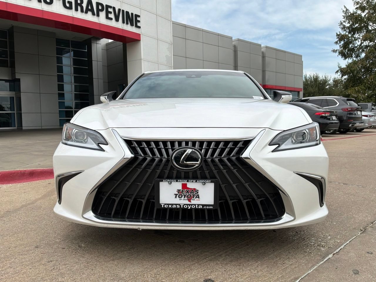 Used 2025 Lexus ES 350 w/ Accessory Package (Z1) FWD image 3