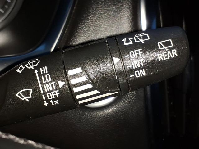 Used 2023 Chevrolet Traverse LT image 25