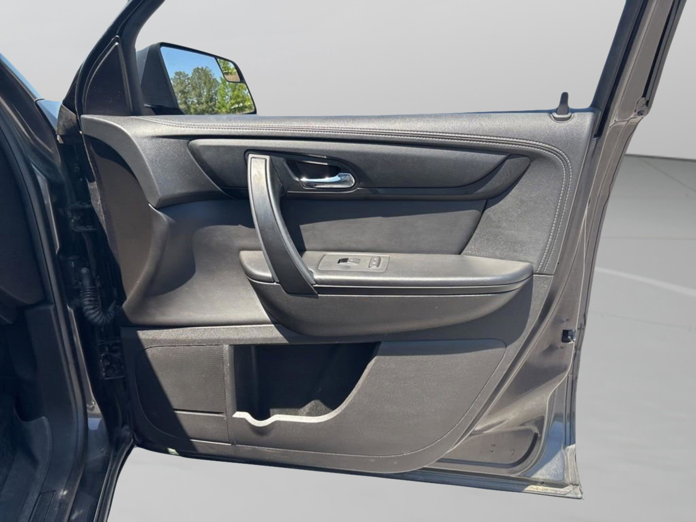 Used 2014 GMC Acadia SLE image 36