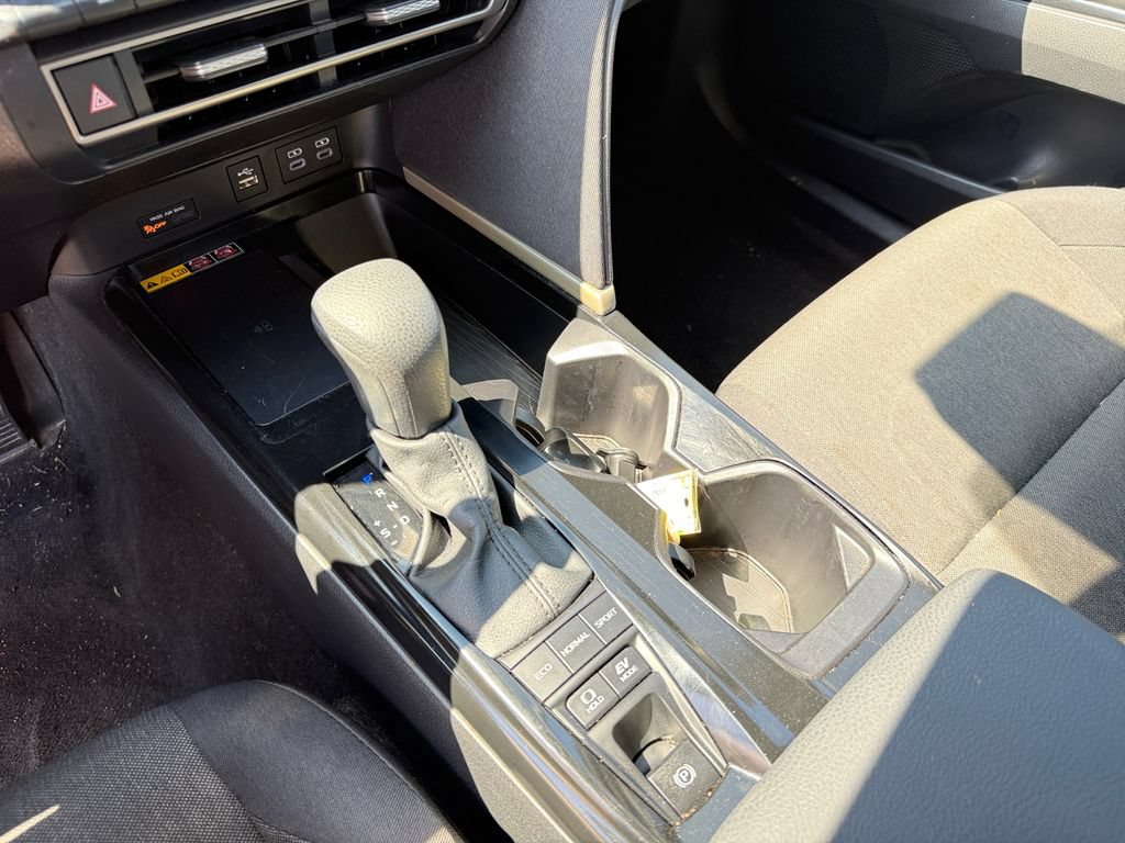Used 2025 Toyota Camry LE FWD image 30