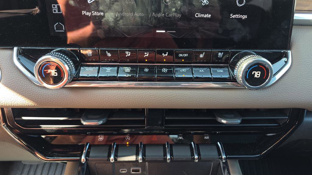 Used 2023 GMC Canyon Denali image 21