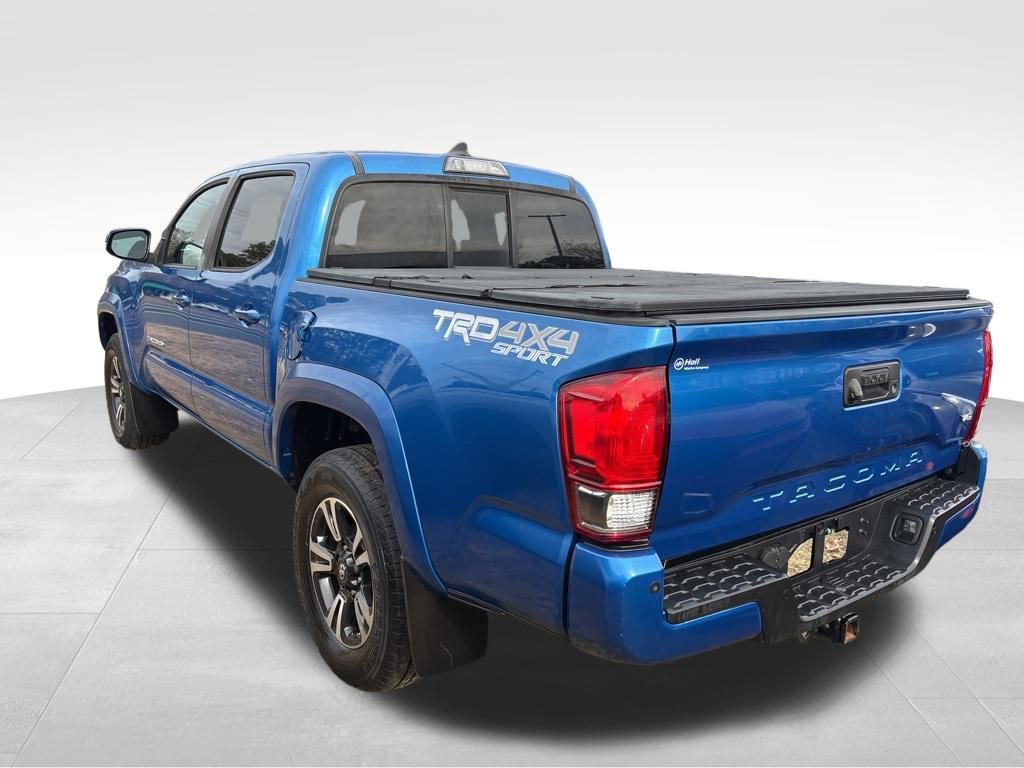 Used 2016 Toyota Tacoma TRD Sport image 10