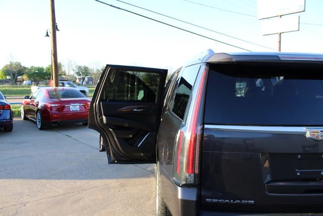 Used 2016 Cadillac Escalade Luxury RWD image 40