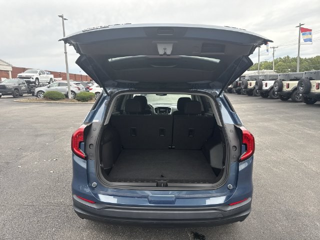 Used 2024 GMC Terrain SLE AWD/4WD image 28