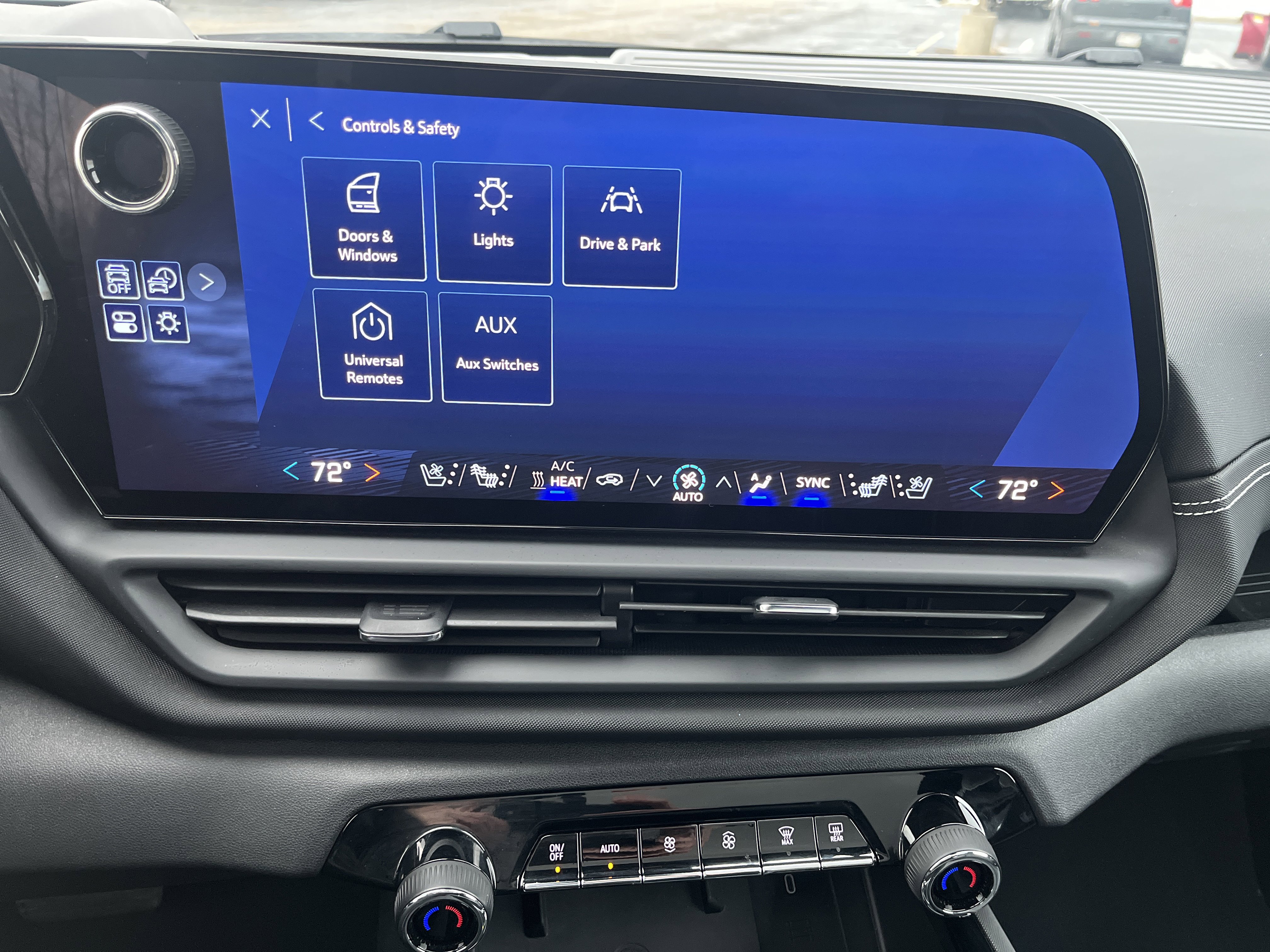 Used 2025 Chevrolet Silverado EV LT w/ LT Premium Package image 30