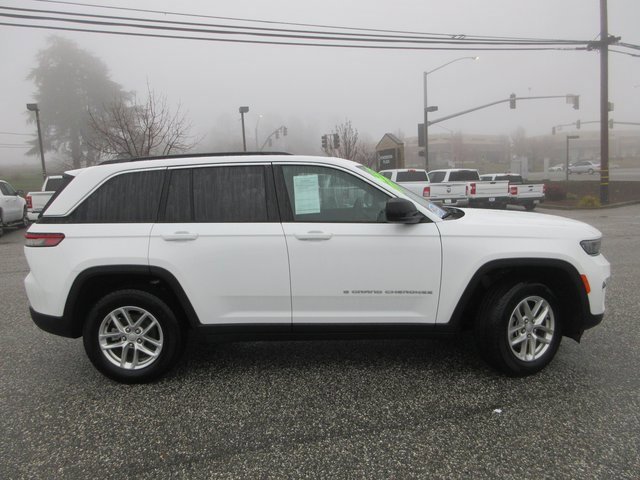 Used 2024 Jeep Grand Cherokee Laredo X w/ Luxury Tech Group I image 3