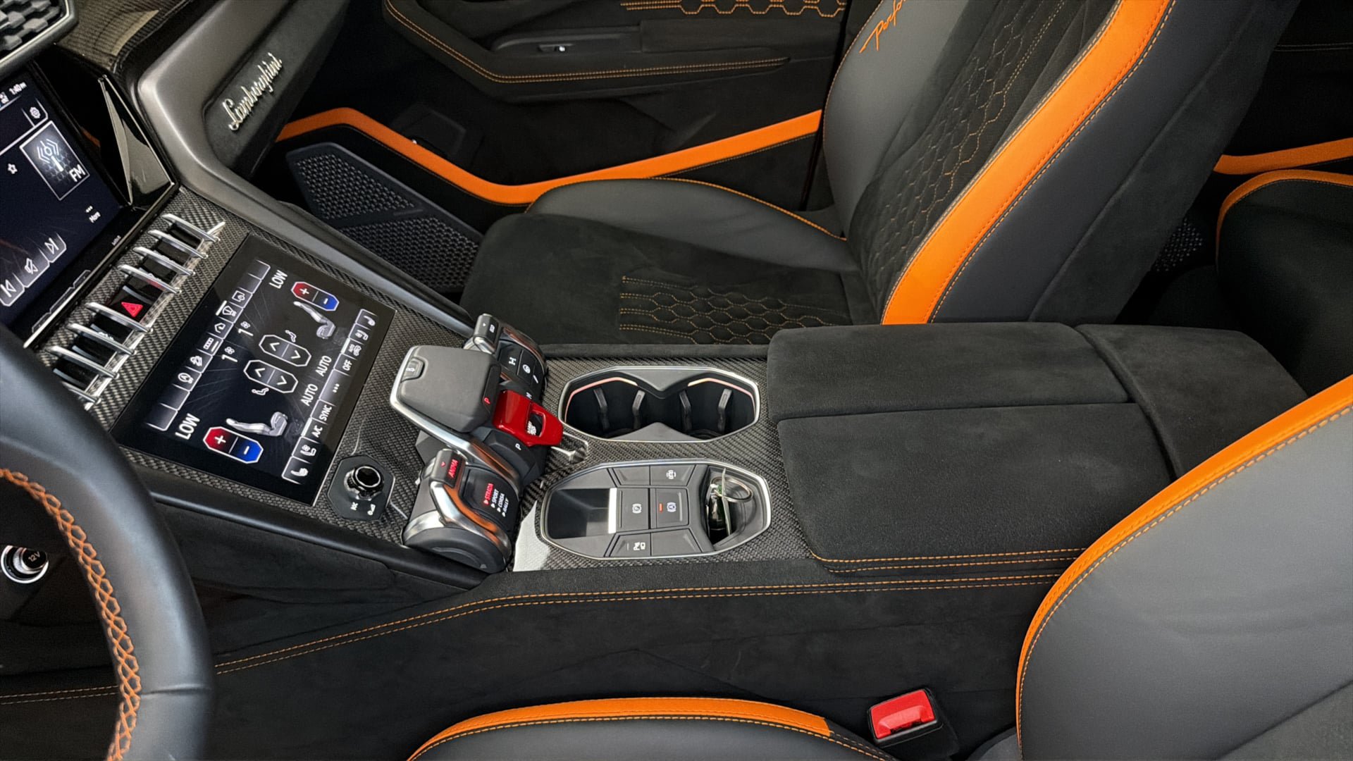 Used 2023 Lamborghini Urus Performante AWD/4WD image 26