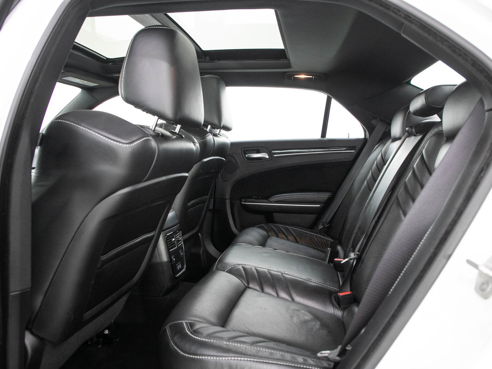 Used 2023 Chrysler 300 C RWD image 14