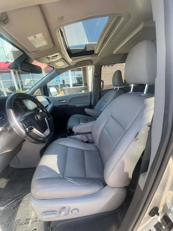 Used 2019 Toyota Sienna XLE image 13