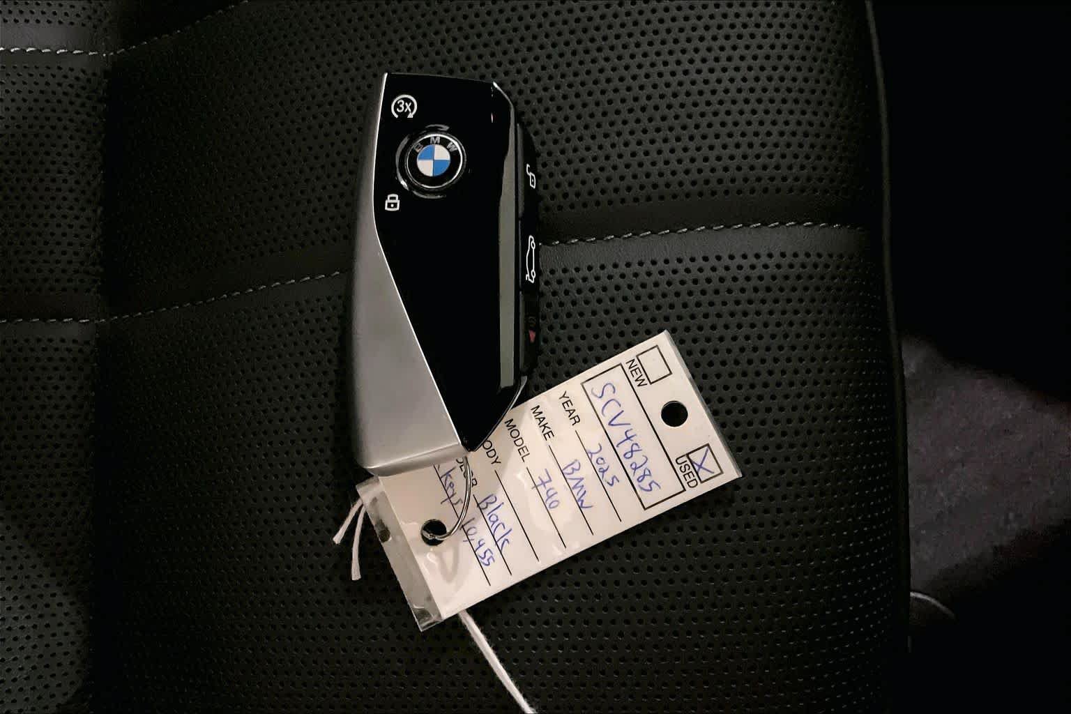 Used 2025 BMW 740i xDrive w/ Executive Package AWD/4WD image 14
