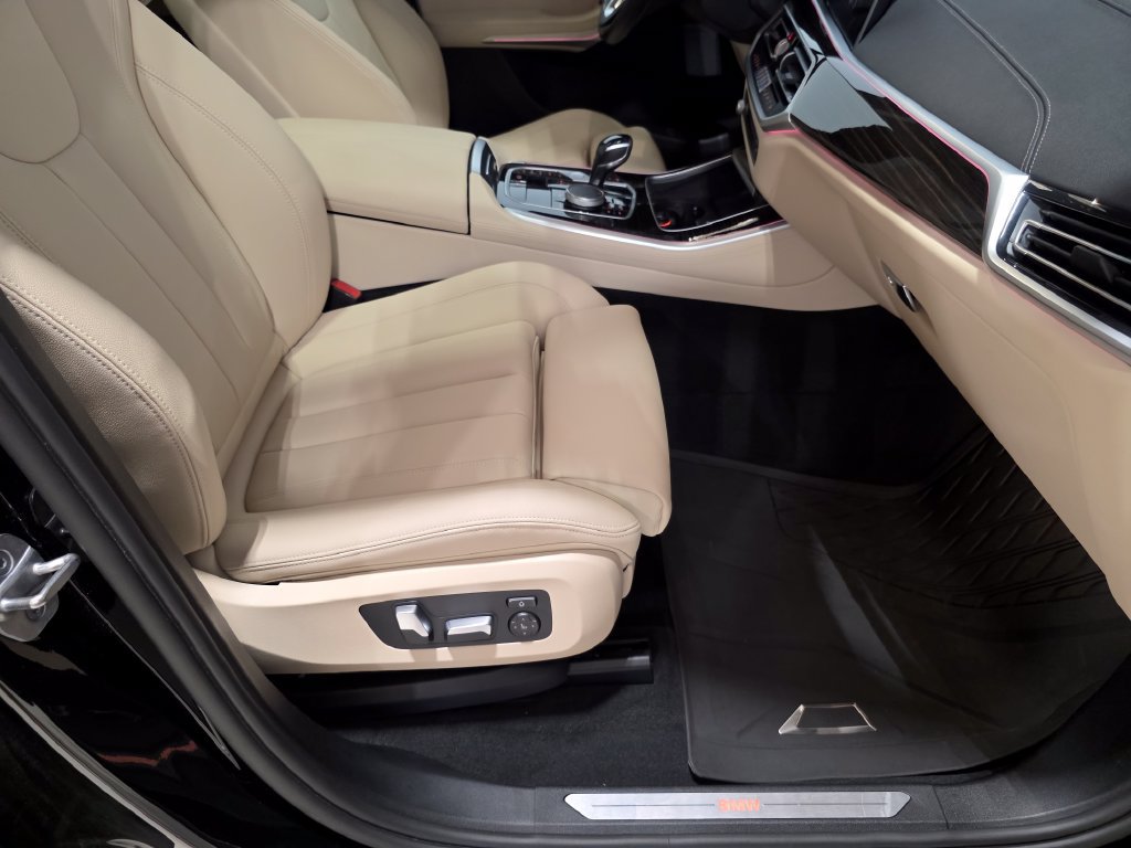 Used 2021 BMW X5 xDrive40i w/ Premium Package 2 AWD/4WD image 16
