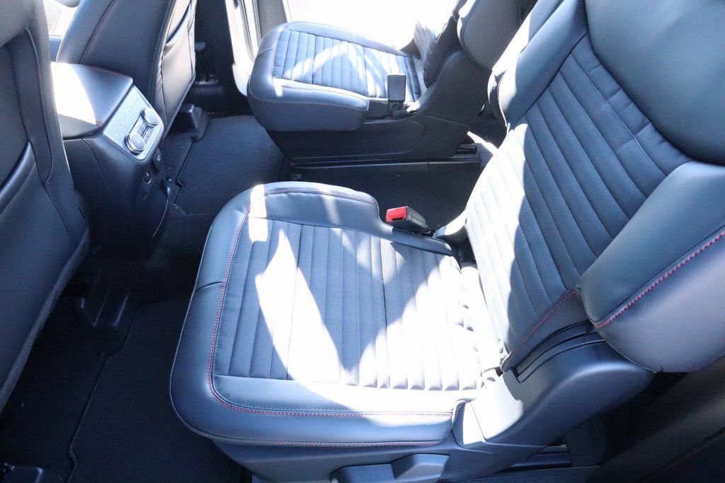 New 2026 Ford Explorer ST-Line w/ ST-Line Street Pack image 13