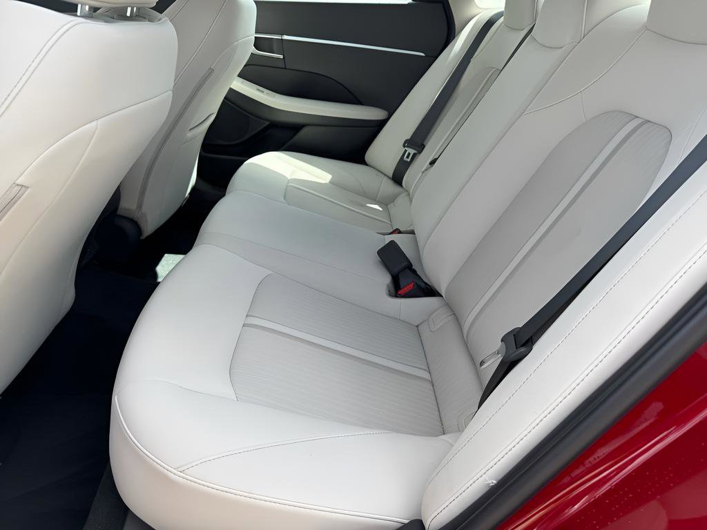 Used 2025 Hyundai Sonata SE FWD image 14