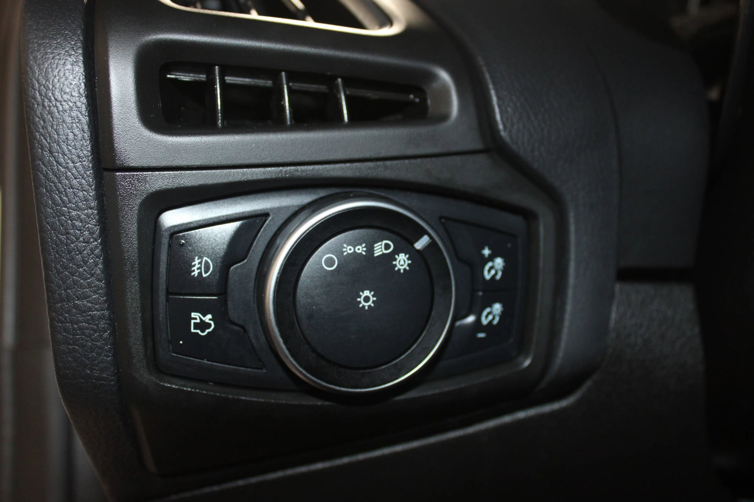 Used 2015 Ford Focus ST w/ Equipment Group 401A image 10