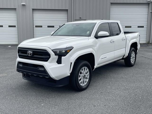 Used 2025 Toyota Tacoma SR5 AWD/4WD image 3