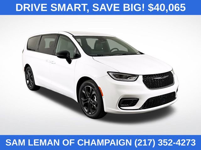 New 2026 Chrysler Pacifica Select