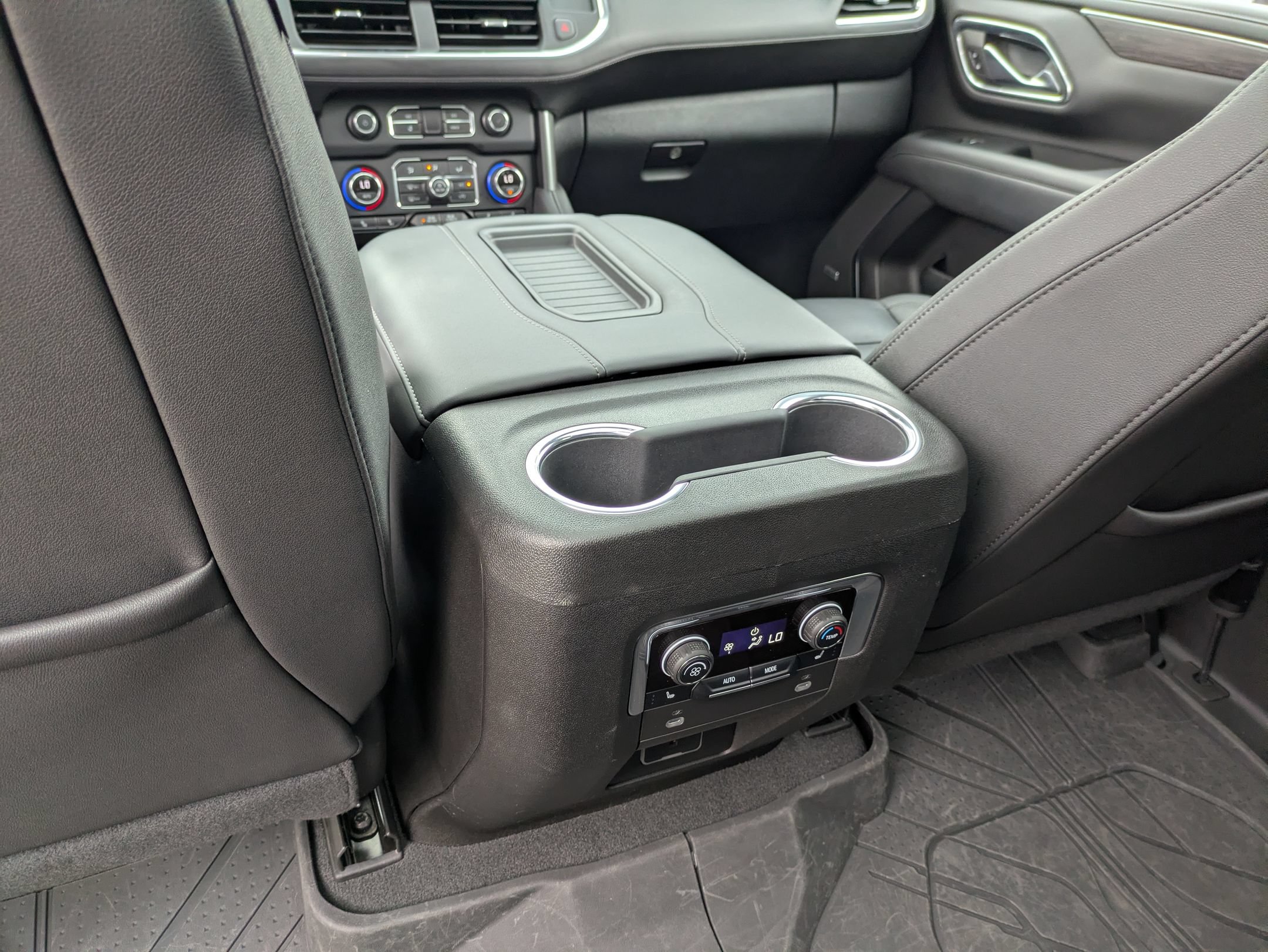 Used 2023 Chevrolet Tahoe Z71 w/ Luxury Package AWD/4WD image 32