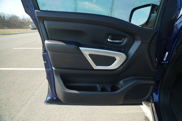 Used 2021 Nissan Titan SV w/ SV Convenience Package image 13