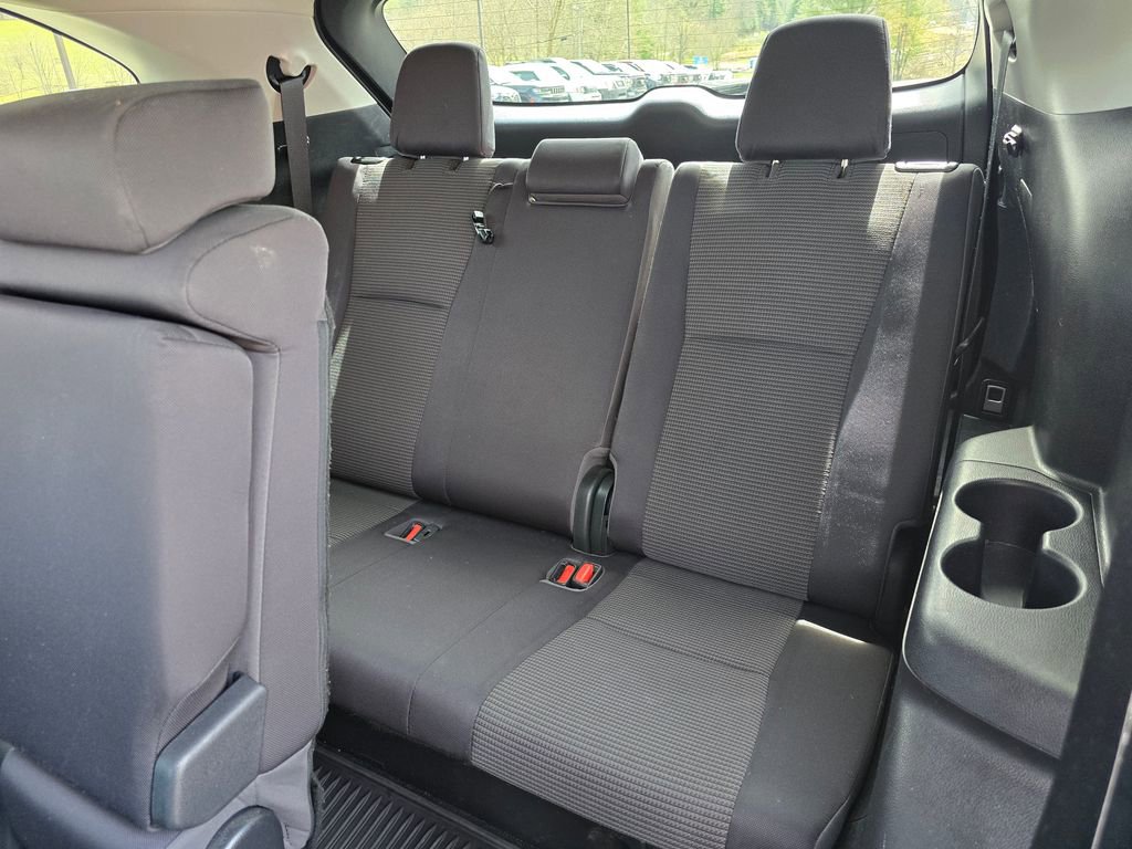Used 2021 Toyota Highlander LE image 9